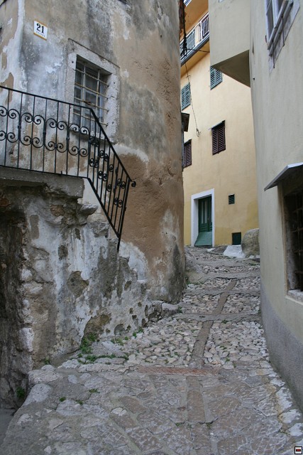 img00004.jpg